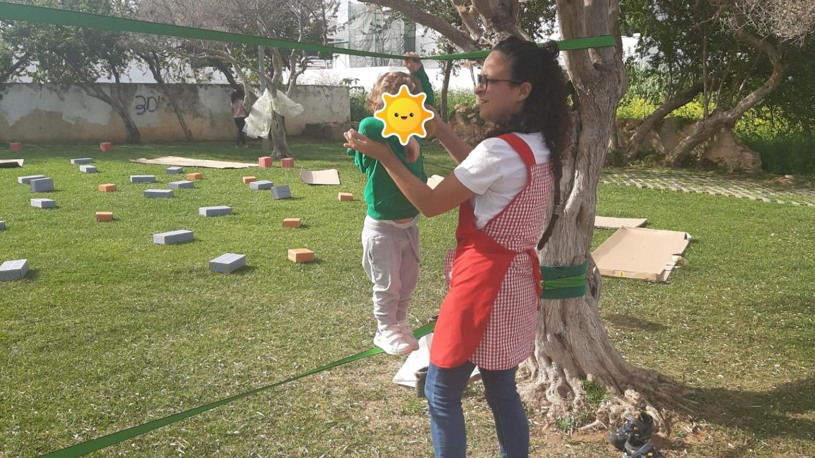Playing in the street with Associação Rotinas Selvagens