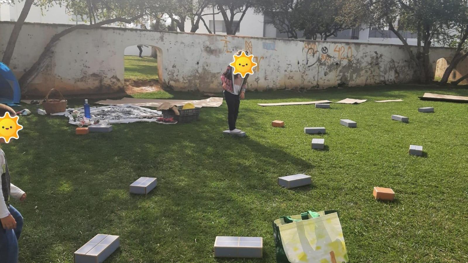 Playing in the street with Associação Rotinas Selvagens