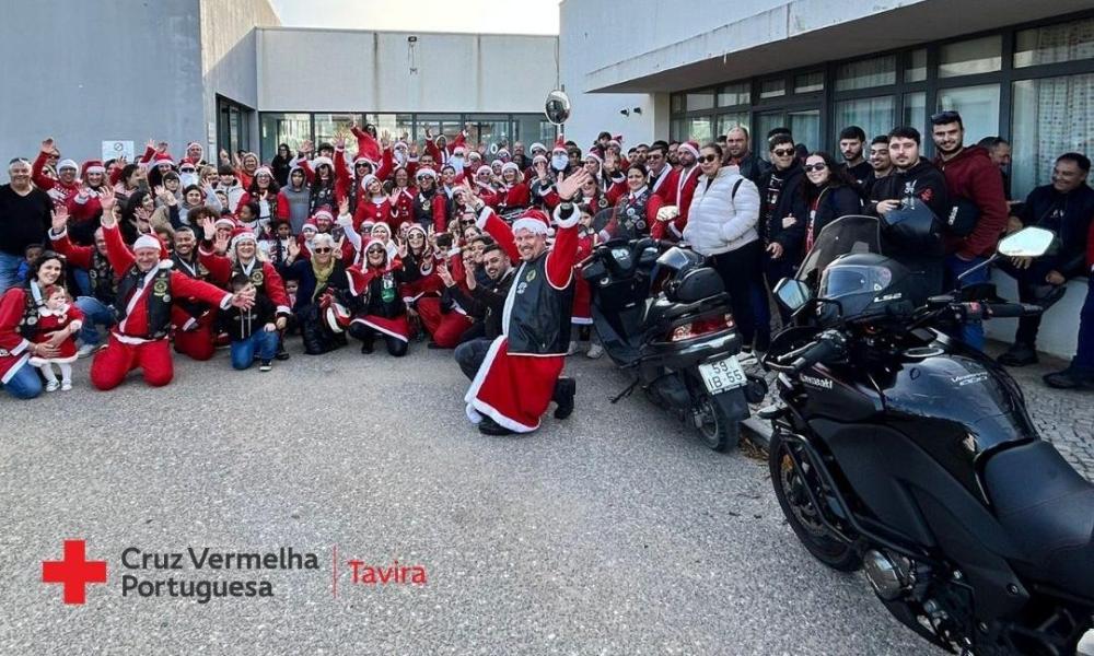 Motomanos hold traditional Christmas parade and visit children at Casa de Acolhimento