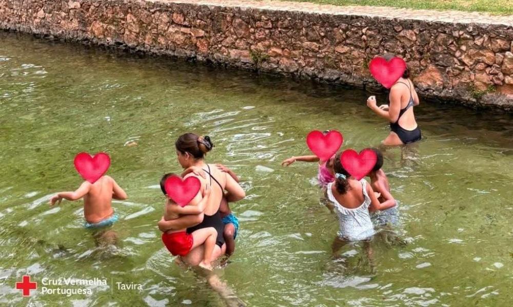 Crianças da Casa de Acolhimento visitam as piscinas naturais de Alte